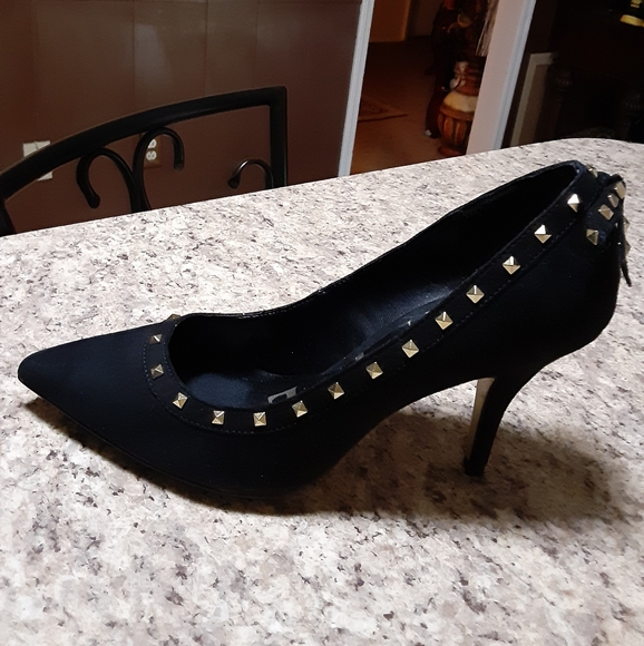 ❤️ FINAL REDUCTION Studded Pumps - Picture 7 of 8
